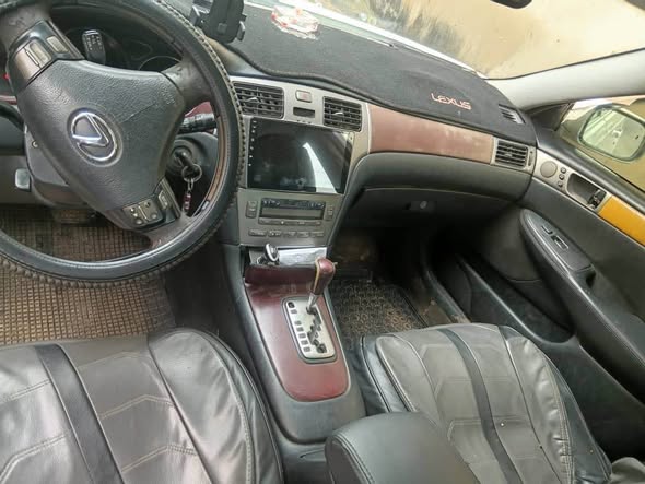 A picture of Lexus es300