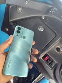 A picture of Infinix hot 12i new condition