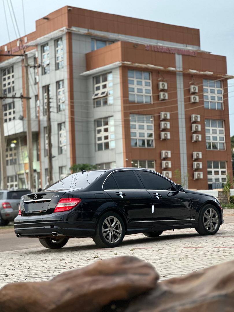 A picture of Mercedes Benz C300 2009 Black