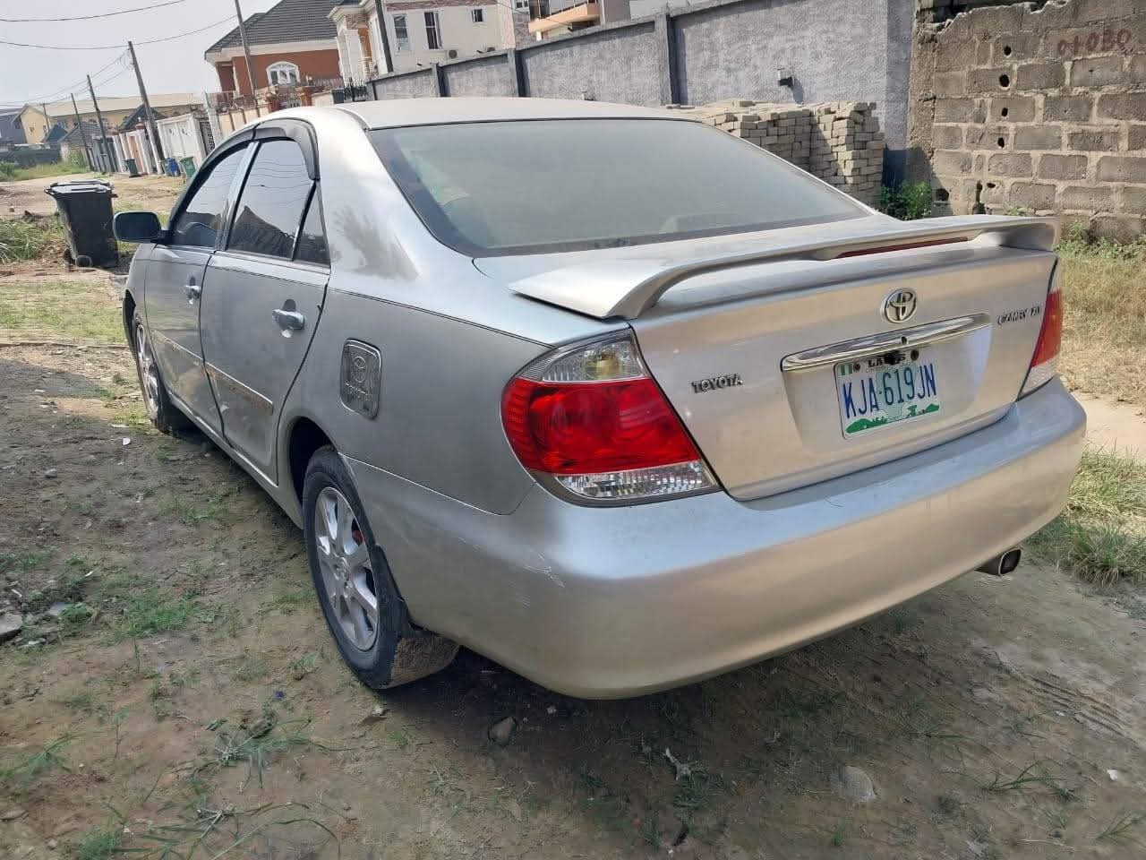 A picture of Camry 05