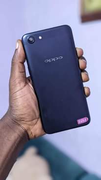 A picture of Oppo A83