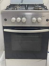 A picture of Barely used gas cooker with oven Price 140k Location OLUYOLE