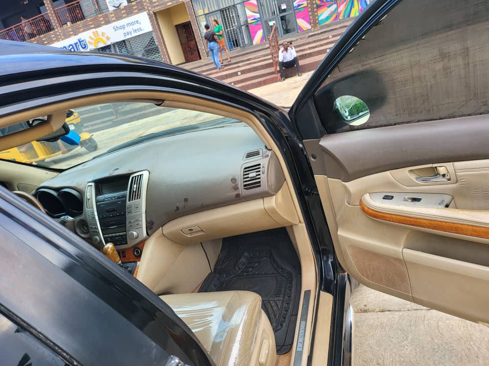 A picture of  Belgium Standard Lexus Rx 330 Blessed with Engine Gear