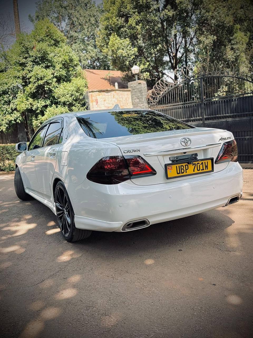 A picture of Toyota crown for sale