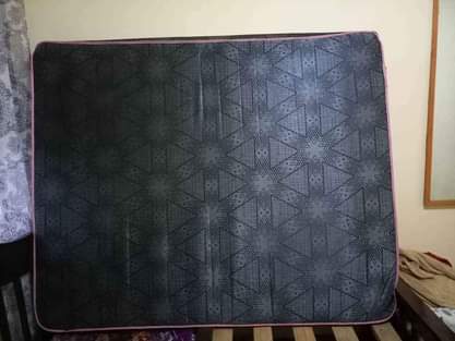 A picture of Godoro na kitanda size 5kwa6