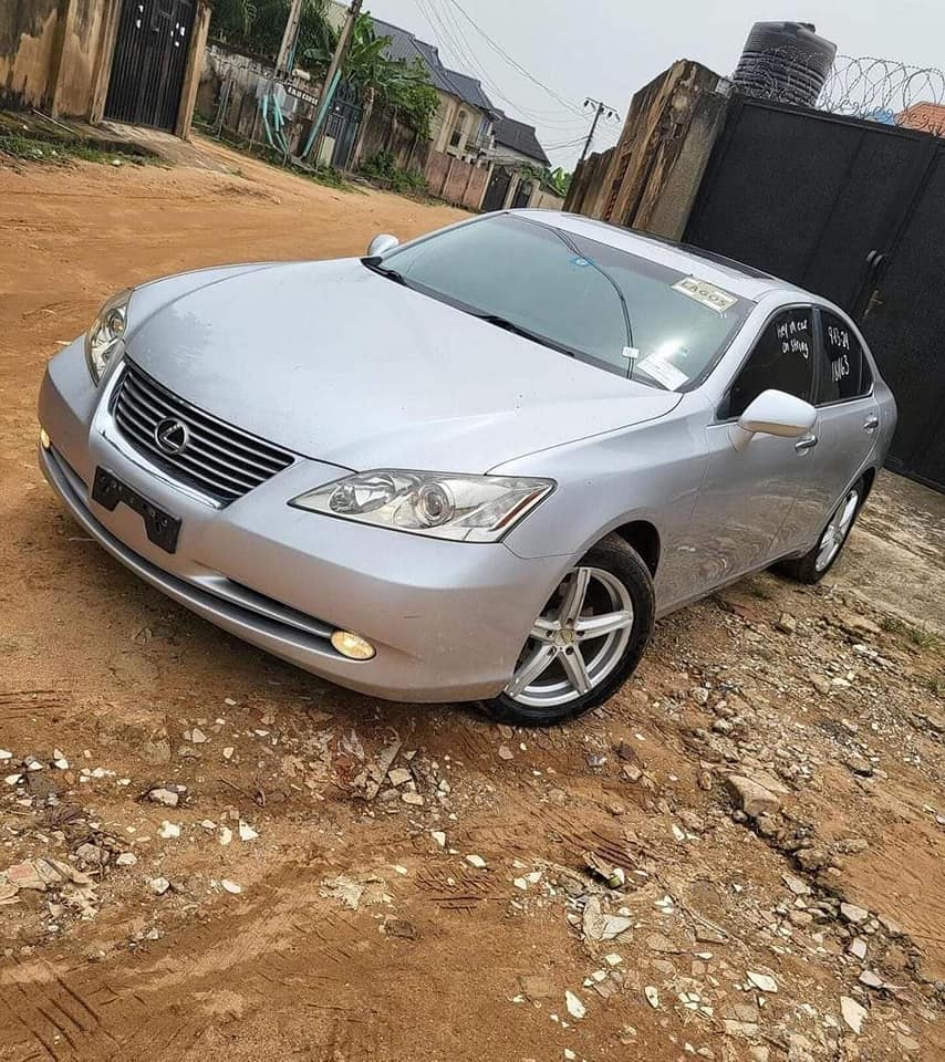 A picture of Lexus ES350