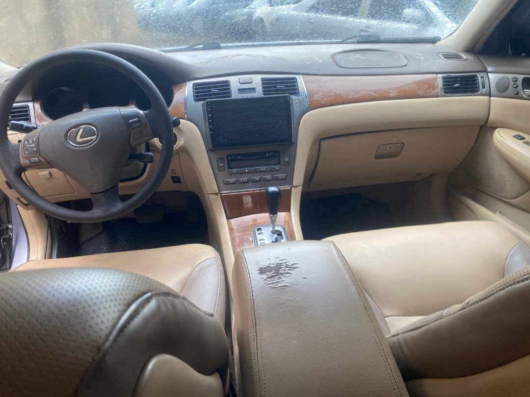 A picture of Lexus es330
