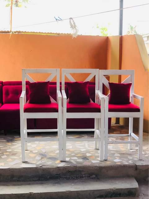 A picture of VITI VYA SALOON YA KIKE NA ARM CHAIR VYA KISASA