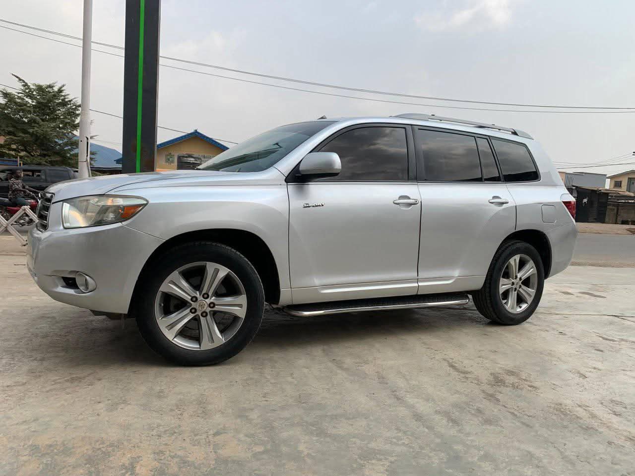 A picture of 2008 Toyota Highlander Sports 2008
