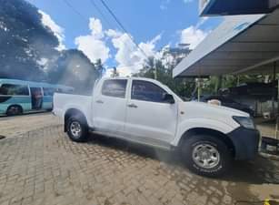 A picture of Toyota Hilux vigo nzuri sana Bei 38M tu Namba CBJ