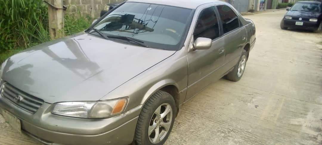 A picture of 1999 Toyota 1999 G