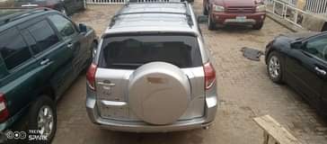 A picture of Rav4 2007