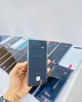 A picture of Samsung galaxy S10