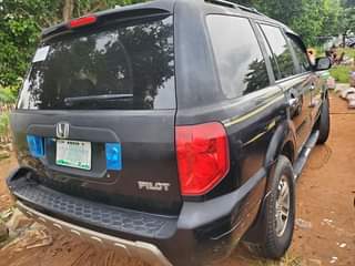 A picture of PERFECTLY NEATLY USAGE 2004 HONDA PILOT