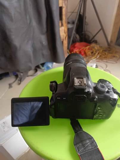 A picture of Canon 700d na Lens 55 200mm Clean Bei ya Kubwaga