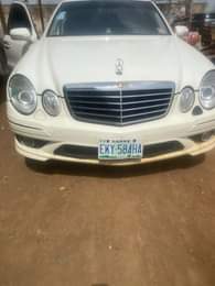 A picture of Bez E350 4matic 2009 first body first owner everything working