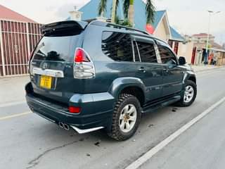 A picture of Toyota Prado diamond