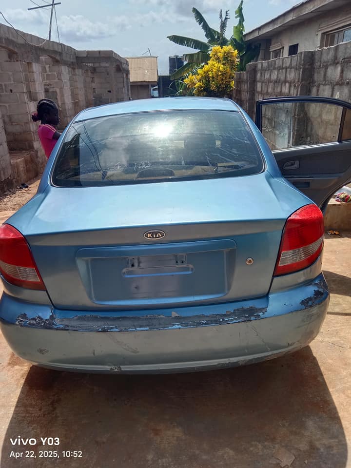 A picture of 05 Kia rio