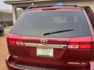 A picture of Toyota Sienna 2005 Register