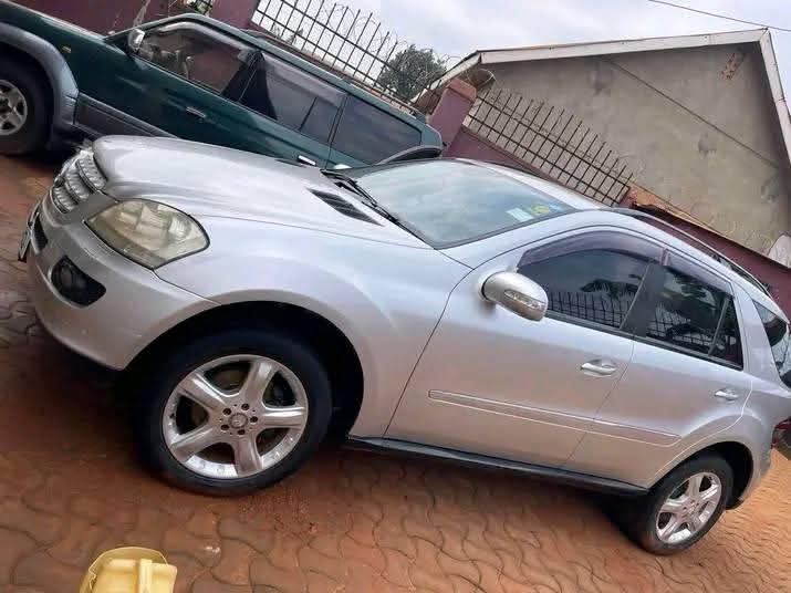A picture of 2017 Mercedes Benz ML350 2015