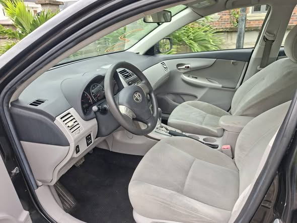 A picture of 2012 toyota corolla LE