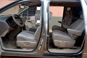 A picture of 1999 Registered Toyota Sienna LE 6 plugs A C Factory