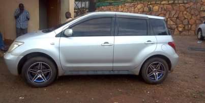 A picture of Toyota I S T