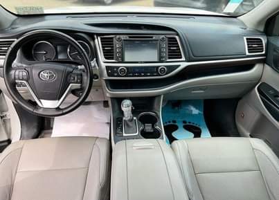 A picture of TOYOTA HIGHLANDER LIMITED 3 ROW Fullest Option Model 2019 Price