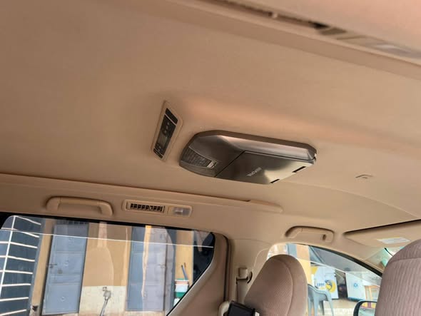 A picture of Toyota alphard 2012 35m money needed