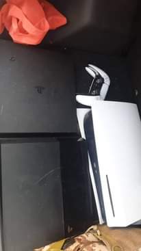 A picture of Ps 5 fat ps 4 fat na ps4 slim