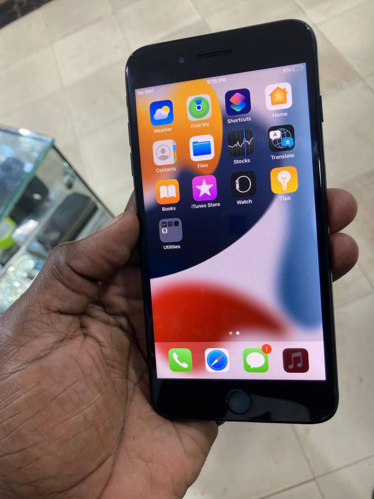 A picture of Used iPHONE 7 32gb AT ONLY 240 000 32GB STORAGE