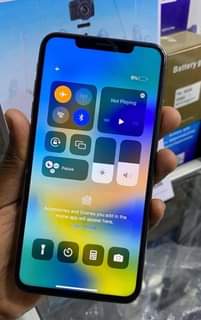 A picture of iPhone XS Max 64gb
