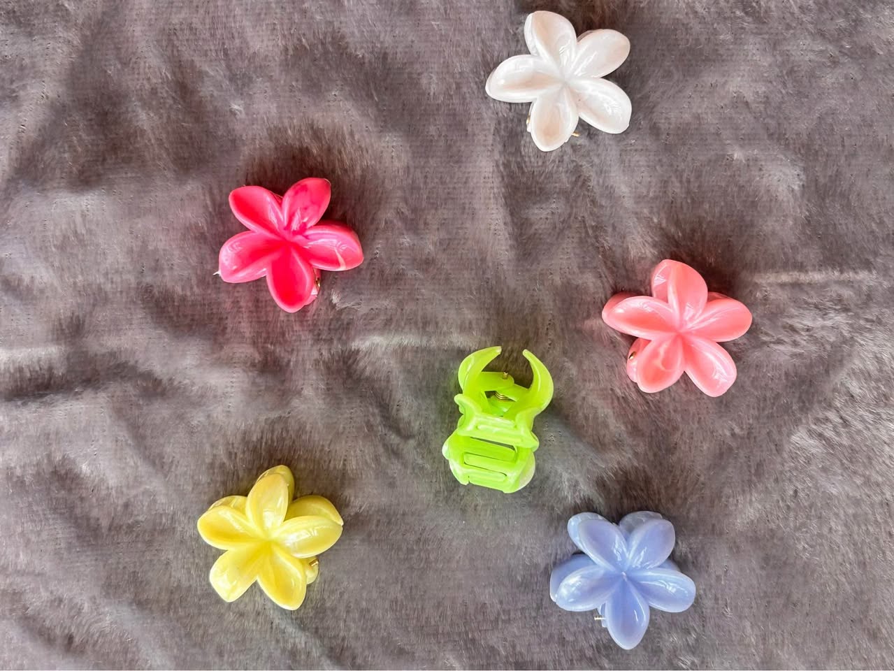 A picture of Hair clips