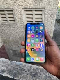 A picture of Iphone x