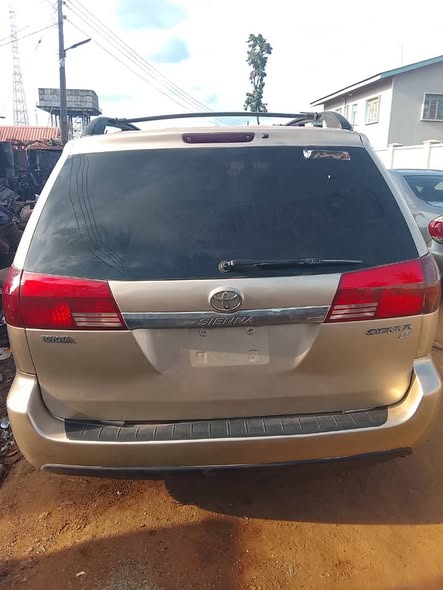 A picture of 2005 Toyota sienna for sale