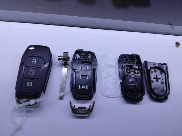 A picture of Ford insert to start car keys