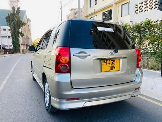 A picture of Toyota Raum new model