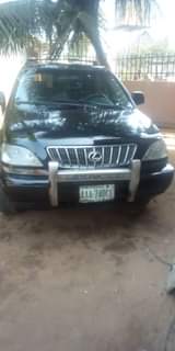 A picture of RX 300 in