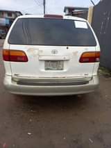 A picture of Toyota sienna 200