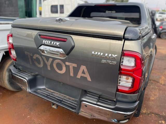A picture of Toyota hilux 2021 model 160m