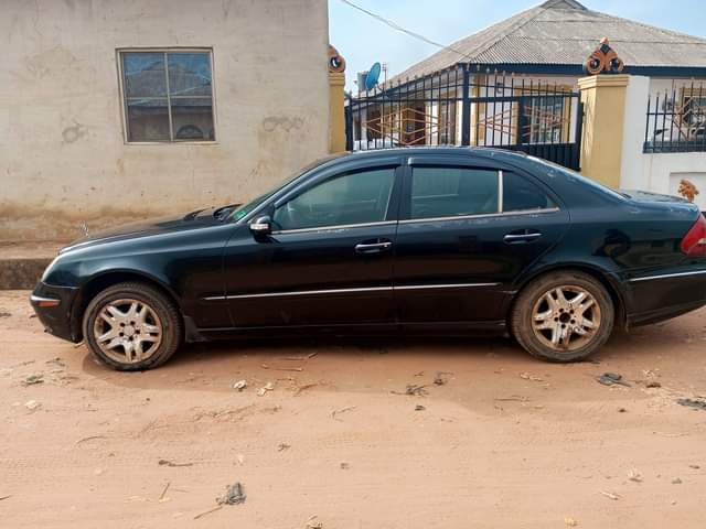 A picture of Mercedes Benz E320