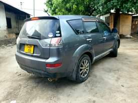 A picture of MITSUBISH OUTLANDER GOOD NEW FOR SELL 21M SO PLSEEEEE CALL