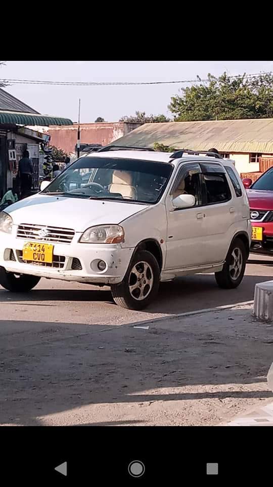 A picture of SUZUK SWIFT NZURII BEI 3 MIL kwa MWENYEWE Njoo na