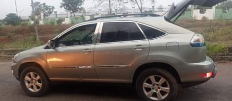 A picture of Lexus Rx 330
