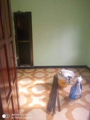 A picture of Dabo selfu iko tayari kuhamia ipo ngulelo shuleni kabisa bei