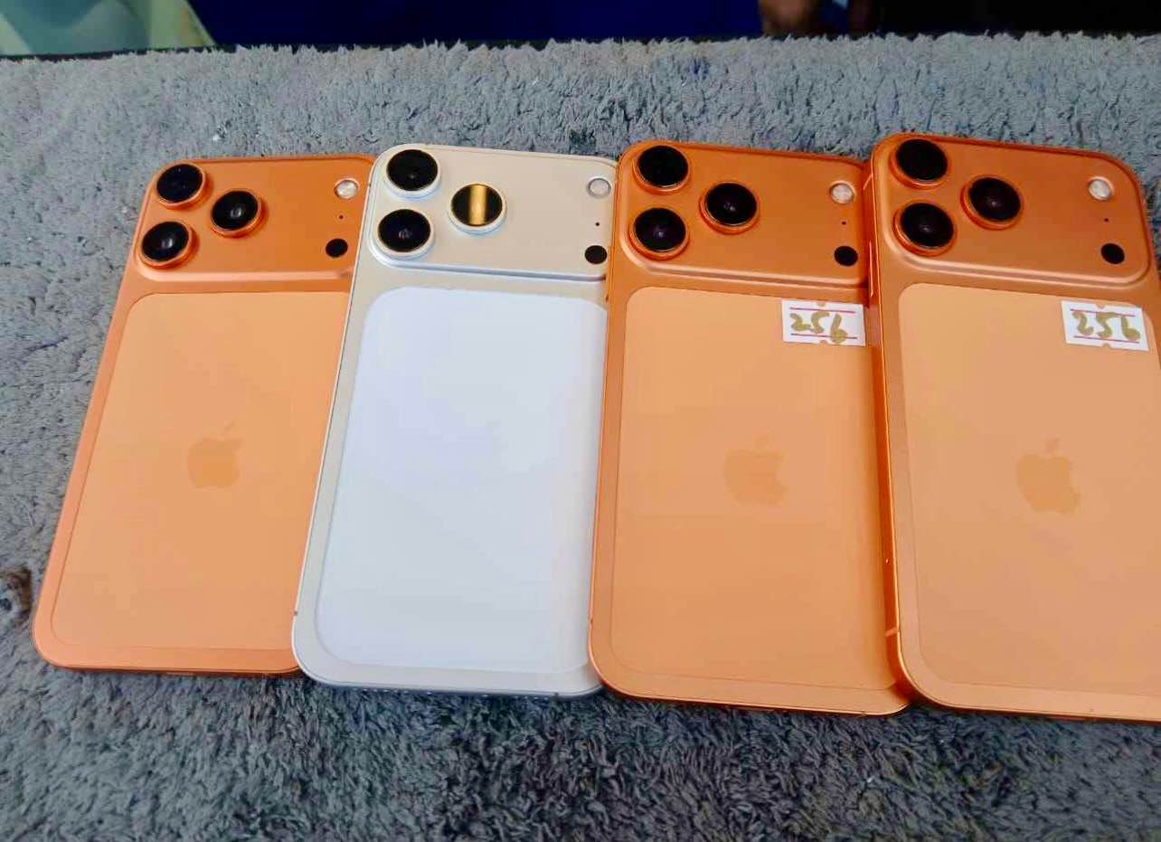 A picture of iPhone XR converted to 17 pro