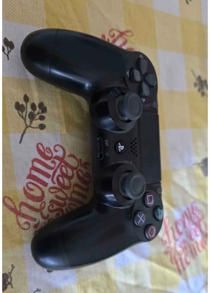 A picture of PS4 slim