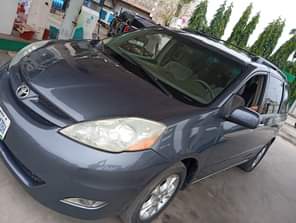 A picture of 2006 model Toyota Sienna Engine Grade A Super silent 1