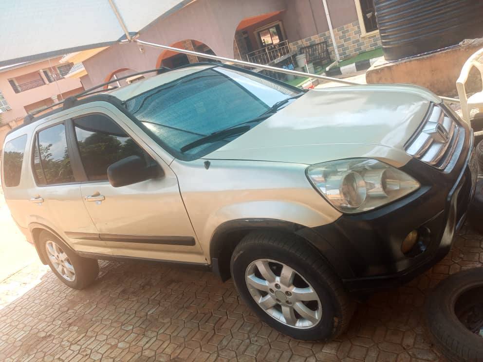 A picture of Honda CR V works very perfect everything is good