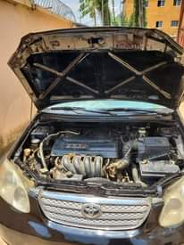 A picture of Toyota Corolla LE 04